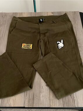 8&9 89 MFG Green In The Trenches Mens Pants Miami Florida USA Patches 40